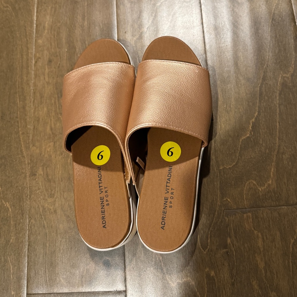 Women’s small wedge shoe
